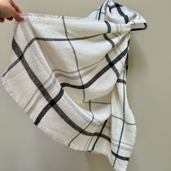 Plaid Blanket Scarf - Picture 5 of 5